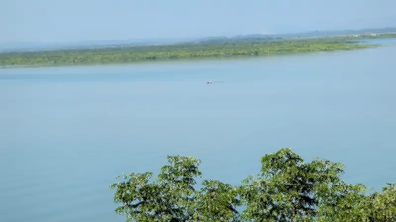 মিয়ানমারের বিমান হামলায় কেঁপে উঠল টেকনাফ সীমান্ত, আতঙ্কে লোকজন