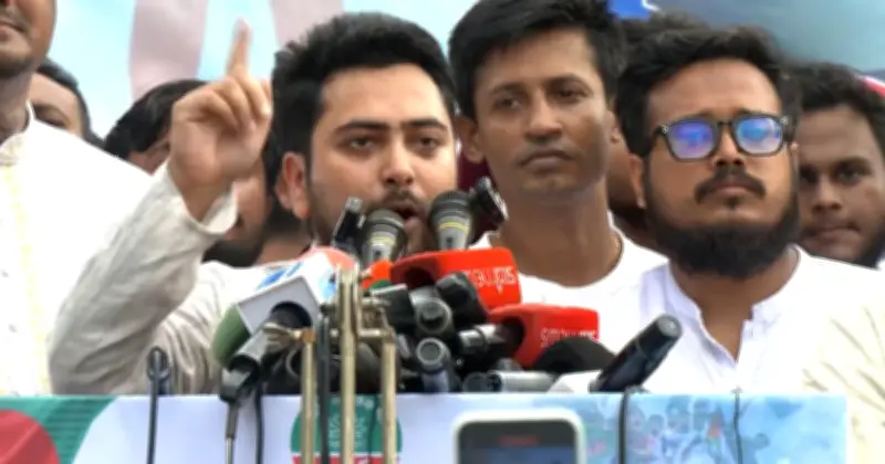 নিজ জেলায় মাদক বন্ধ করতে পারেন না: স্বরাষ্ট্রমন্ত্রীকে নাহিদ ইসলামের প্রশ্ন