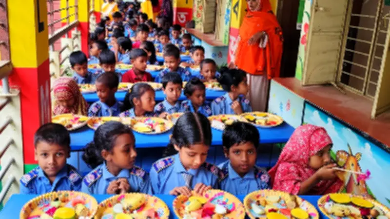 নওগাঁ বন্ধুসভার উদ্যোগে শিশুশিক্ষার্থীদের ফল উৎসব অনুষ্ঠিত