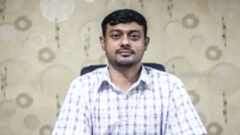 খামেনির জানাজায় অংশ নিতে ইরান যাচ্ছেন নাসীরুদ্দীন পাটওয়ারী