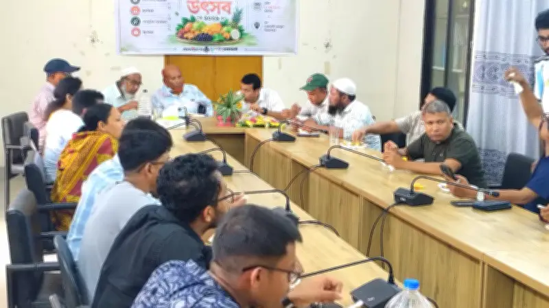 নোয়াখালী বন্ধুসভার ফল উৎসব: দেশীয় ফলের সমারোহ ও সাংস্কৃতিক আয়োজন