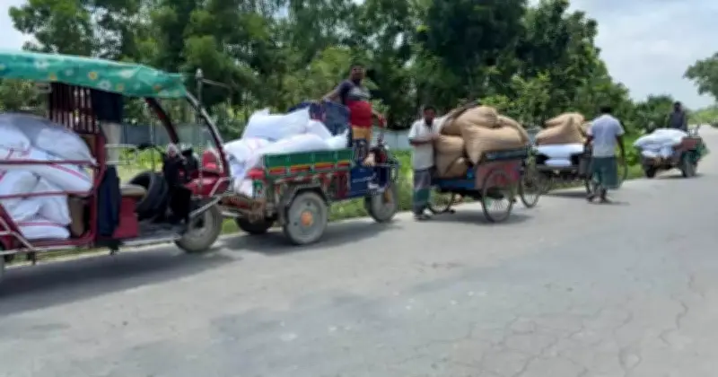 হিলিতে সড়ক থেকে পরিত্যক্ত ১০০ বস্তা ছোলা ও সরিষা উদ্ধার করেছে পুলিশ