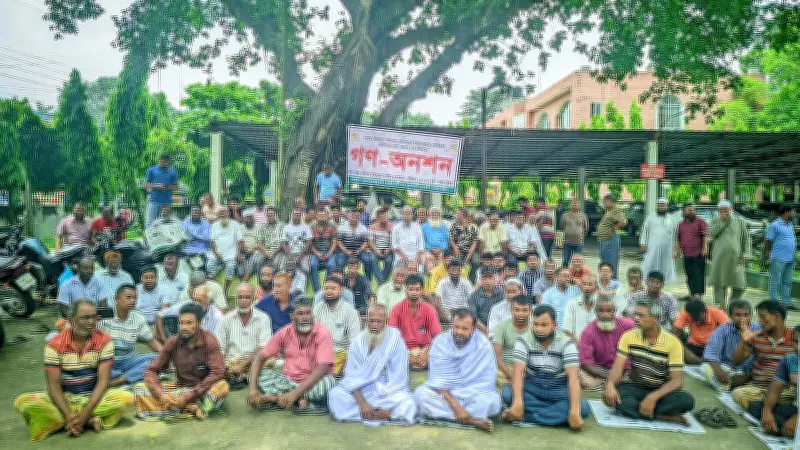 হিমাগার ভাড়া কমানোর দাবিতে রংপুরে আলুচাষি-ব্যবসায়ীদের গণঅনশন
