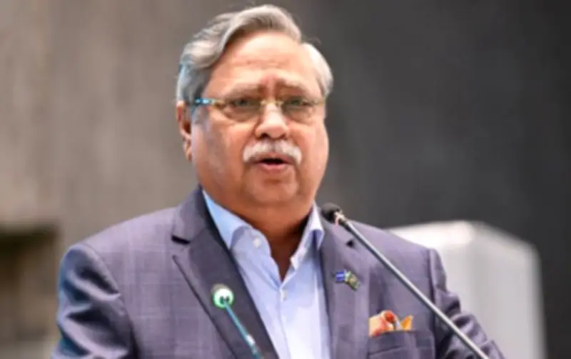 প্রেসিডেন্ট আধুনিক সেনাবাহিনী গঠনে প্রতিশ্রুতি পুনর্ব্যক্ত