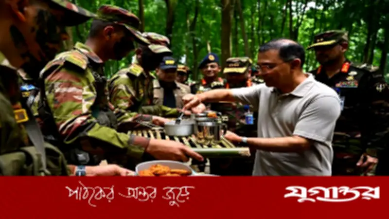 প্রধানমন্ত্রীর সেনাবাহিনীর গ্রীষ্মকালীন মহড়ায় আকস্মিক পরিদর্শন