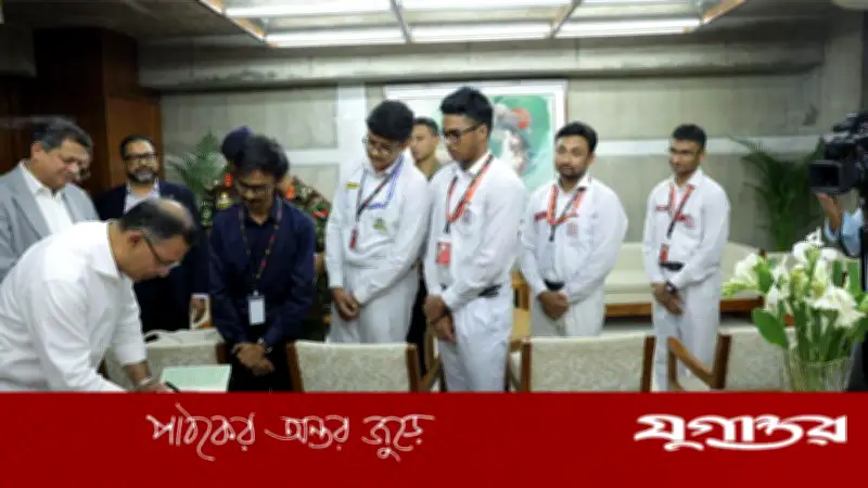সংসদ অধিবেশনের বিরতিতে শিক্ষক-শিক্ষার্থীদের সঙ্গে প্রধানমন্ত্রীর সাক্ষাৎ