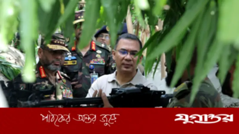 প্রধানমন্ত্রী তারেক রহমানের আকস্মিক সেনাবাহিনী মহড়া পরিদর্শন