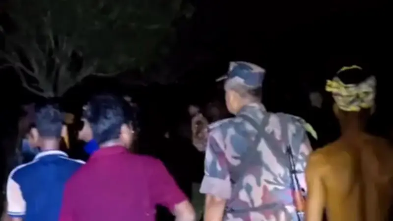 লাইট বন্ধে পুশইনের শঙ্কা, চাঁপাইনবাবগঞ্জ সীমান্তে উত্তেজনা