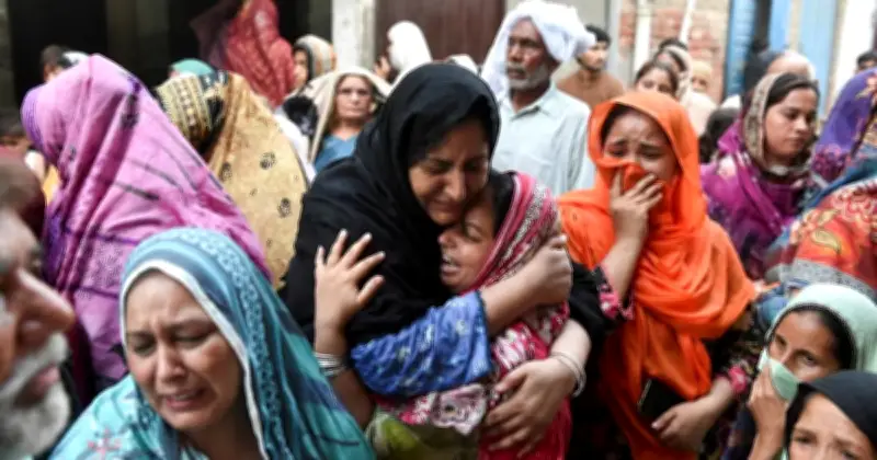 পাকিস্তানে কোচিং সেন্টারের ছাদ ধসে ১৪ শিশুর মৃত্যু