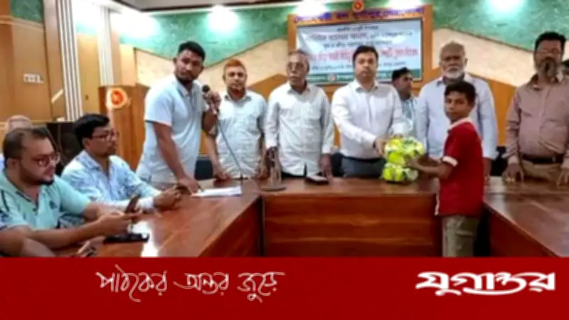 ডেপুটি স্পিকারের উদ্যোগে দুর্গাপুরে ৫৫ প্রতিষ্ঠানে ক্রীড়াসামগ্রী বিতরণ