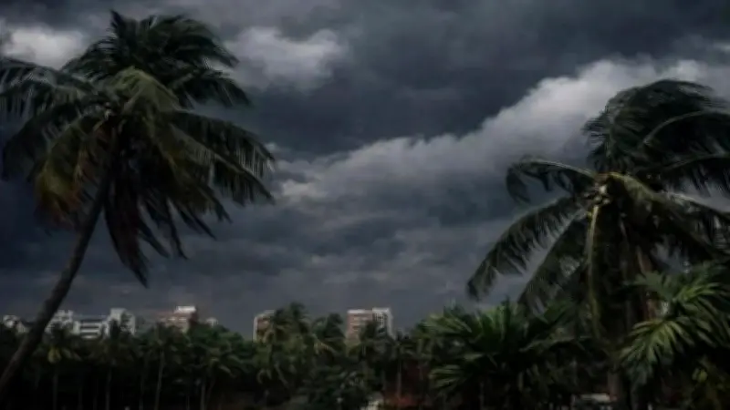 ১৪ অঞ্চলে ৬০ কিমি বেগে ঝড়ের আভাস, স্কুলছাত্র হত্যায় দুই ভাইয়ের মৃত্যুদণ্ড