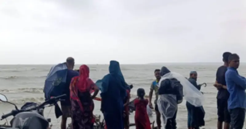 বরগুনায় সমুদ্রসৈকতে গোসল করতে নেমে পর্যটক নিখোঁজ
