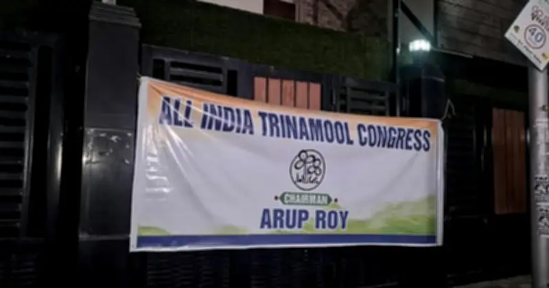 পশ্চিমবঙ্গে নাটক: তৃণমূল ভবন দখল, মমতা বন্দ্যোপাধ্যায়কে সরিয়ে অরূপ রায় সভাপতি