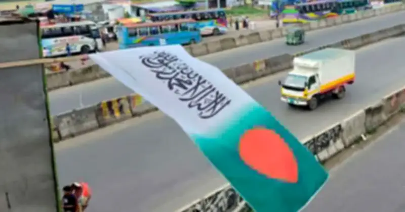 জাতীয় পতাকায় কালেমা যুক্ত করে বিক্রি, সিদ্ধিরগঞ্জে গ্রেফতার ২