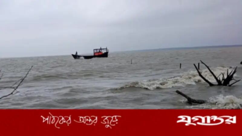বঙ্গোপসাগরে দুই ট্রলার ডুবি, নিখোঁজ ২ জেলে, উদ্ধার ১৬