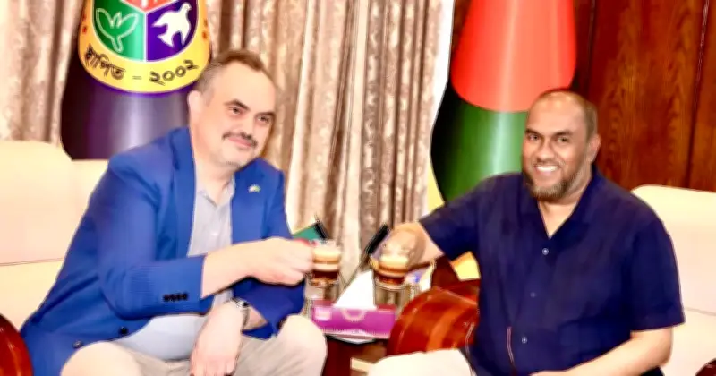 সিলেটে মার্কিন রাষ্ট্রদূতের সৌজন্য সাক্ষাৎ ও চা উপহার