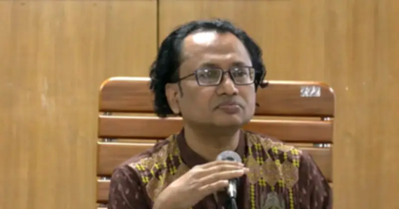 যুক্তরাষ্ট্রের শুল্ক বাড়লে পোশাক খাতে বড় ঝুঁকি: তথ্য উপদেষ্টা