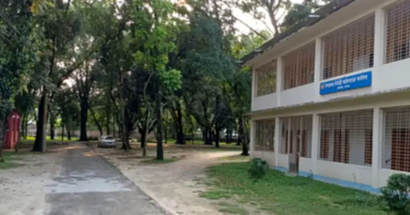 পঞ্চগড়ে ইউএনওর পথরোধ করে ঘুষের টাকা ফেরত চাইলেন নারী, লাইভ করলেন ফেসবুকে