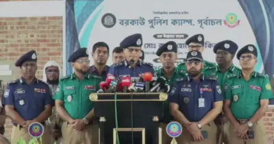 নতুন পোশাকে দায়িত্ব পালন শুরু বাংলাদেশ পুলিশের