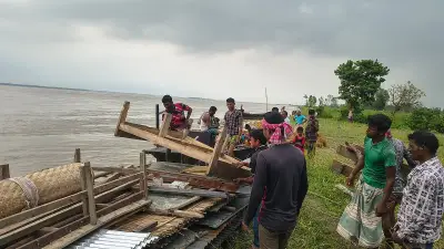 কুড়িগ্রামে ব্রহ্মপুত্রের ভাঙনে ৭০ পরিবার খোলা আকাশের নিচে