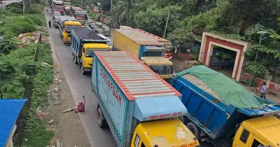 ঢাকা-চট্টগ্রাম মহাসড়কে ৭ কিমি যানজট, দুর্ভোগে যাত্রীরা