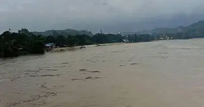 কক্সবাজারে টানা বর্ষণে পানিবন্দি লক্ষাধিক মানুষ, পাহাড়ধসের আশঙ্কা