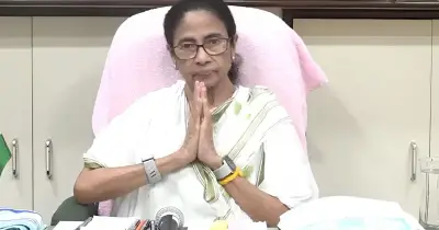 মমতার ফেসবুক লাইভে বিদ্রোহীদের পাল্টা জবাব, দলীয় কার্যালয়ে তালা নিয়ে বিতর্ক