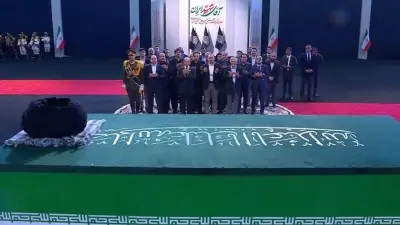 পাকিস্তানের প্রধানমন্ত্রী ও সেনাপ্রধানের খামেনিকে শেষ শ্রদ্ধা