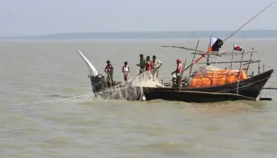 পটুয়াখালীতে ট্রলার ডুবে ৬ জেলে নিখোঁজ