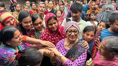 সুচন্দা-ববিতা-চম্পার শিকড়ের টানে যশোর সফর: পারিবারিক আয়োজনে তিন বোন একত্র