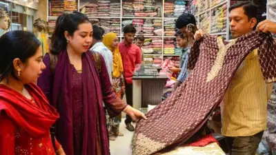 রোববার রাজধানীর যেসব দোকানপাট-মার্কেট বন্ধ তেহরানে শোকের ছায়া দ্বিতীয় দিনেও খামেনিকে শেষ শ্রদ্ধা ভেনেজুয়েলায় জোড়া ভূমিকম্প মৃতের সংখ্যা বেড়ে প্রায় ৩ হাজার নিউইয়র্কের উদ্দেশ্যে ঢাকা ত্যাগ করলেন স্বরাষ্ট্রমন্ত্রী এমবাপের গোলে কোয়ার্টার ফাইনালে উঠল ফ্রান্স প