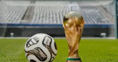 ট্রায়োন্ডা ফাইনাল: বিশ্বকাপের শেষ চার ম্যাচে নতুন বল