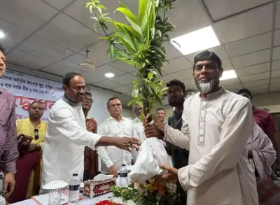টুকুর তাংগাইলে কৃষকদের মাঝে বিনামূল্যে বীজ-সার-নগদ অর্থ বিতরণ