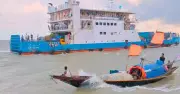 দুর্যোগে হাতিয়ার সঙ্গে নৌযোগাযোগ বন্ধ, যাত্রীরা দুর্ভোগে