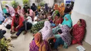 বাগেরহাট জেলা হাসপাতালে আউটসোর্সিং কর্মীদের অবস্থান, প্রশাসনিক ভবনে তালা