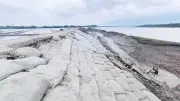 কপোতাক্ষ নদের বাঁধে আবার ধস, অবৈধ পাইপে সংস্কার ব্যাহত