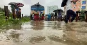 কক্সবাজারগামী পর্যটক এক্সপ্রেস বৃষ্টিতে আটকা, যাত্রীরা দুর্ভোগে
