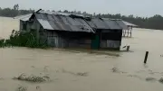 ভারী বর্ষণে কক্সবাজার-চট্টগ্রামে প্লাবন, পাহাড়ধসে ১০ জনের মৃত্যু