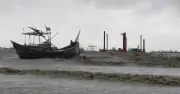 বঙ্গোপসাগরে লঘুচাপ: চার সমুদ্রবন্দরে ৩ নম্বর সতর্কতা সংকেত