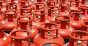 ভোক্তাপর্যায়ে এলপিজির দাম কমল: ১২ কেজি সিলিন্ডারে ৩৫৭ টাকা সাশ্রয়