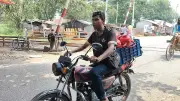 মোটরসাইকেলে চা বিক্রি করে সফল রনি আহম্মেদের গল্প