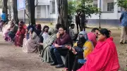 হুইলচেয়ারে পরীমণি, হঠাৎ কী হলো নায়িকার?