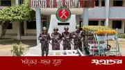 টেকনাফে ইজিবাইকসহ ২ কেজি আইস ও অস্ত্র উদ্ধার, পালালো চোরাকারবারিরা